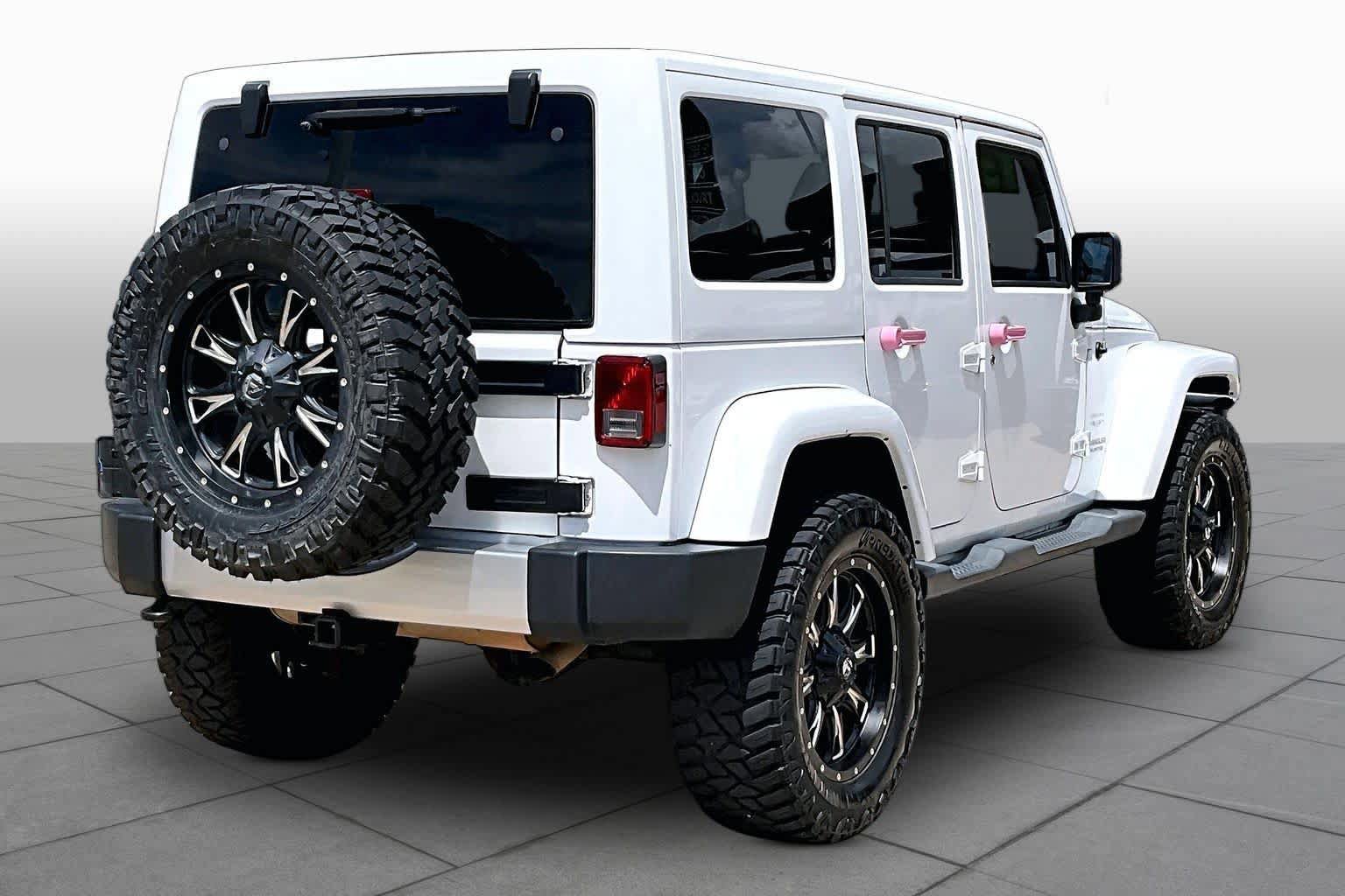Used 2013 Jeep Wrangler Unlimited Sahara w/ Connectivity Group AWD/4WD image 12