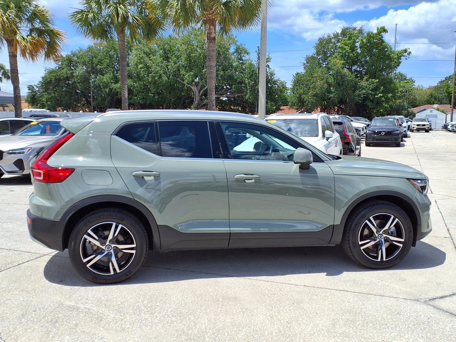 Certified 2025 Volvo XC40 B5 Core AWD/4WD image 8