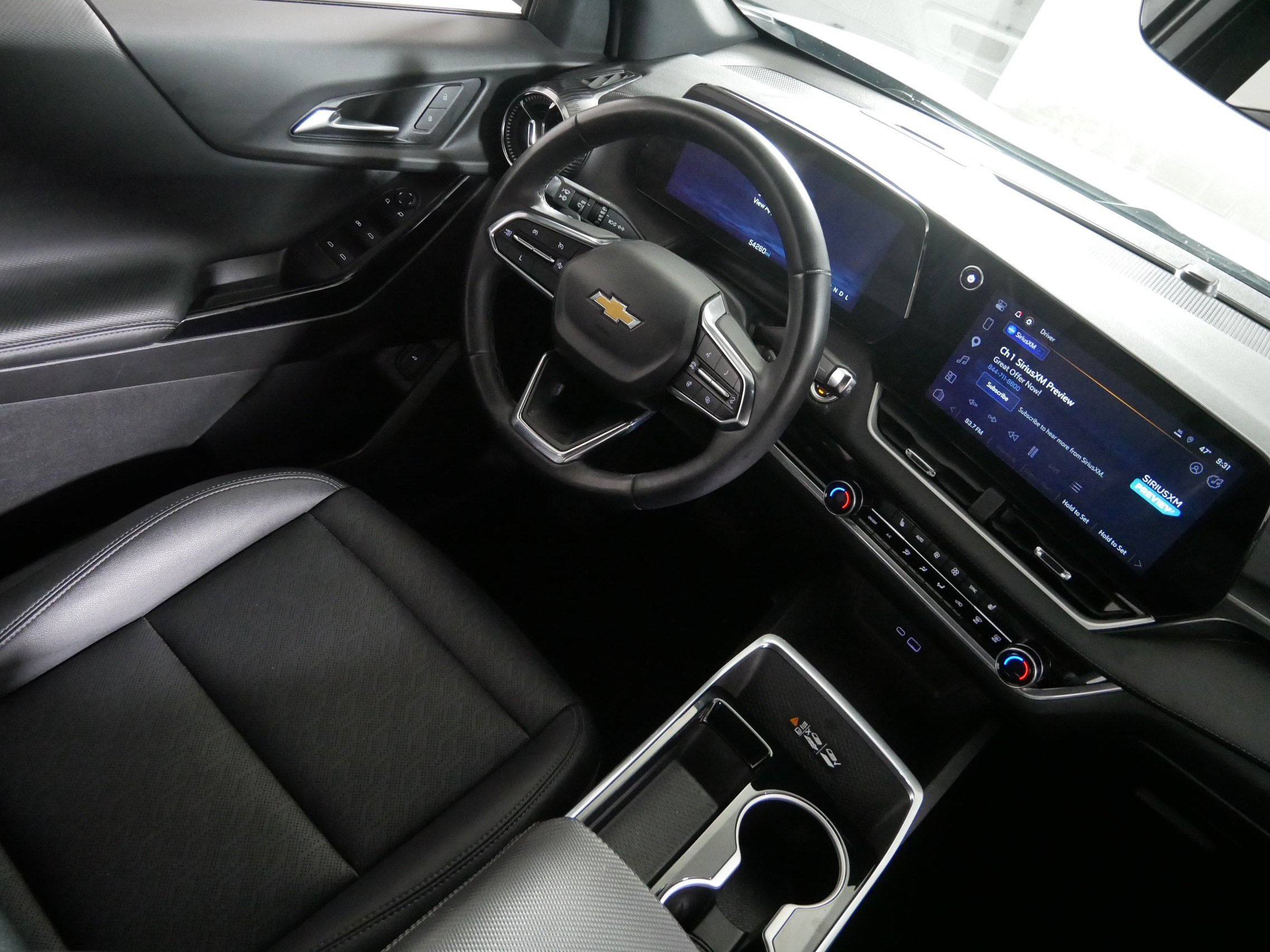 Used 2025 Chevrolet Equinox LT w/ Convenience Package II FWD image 9