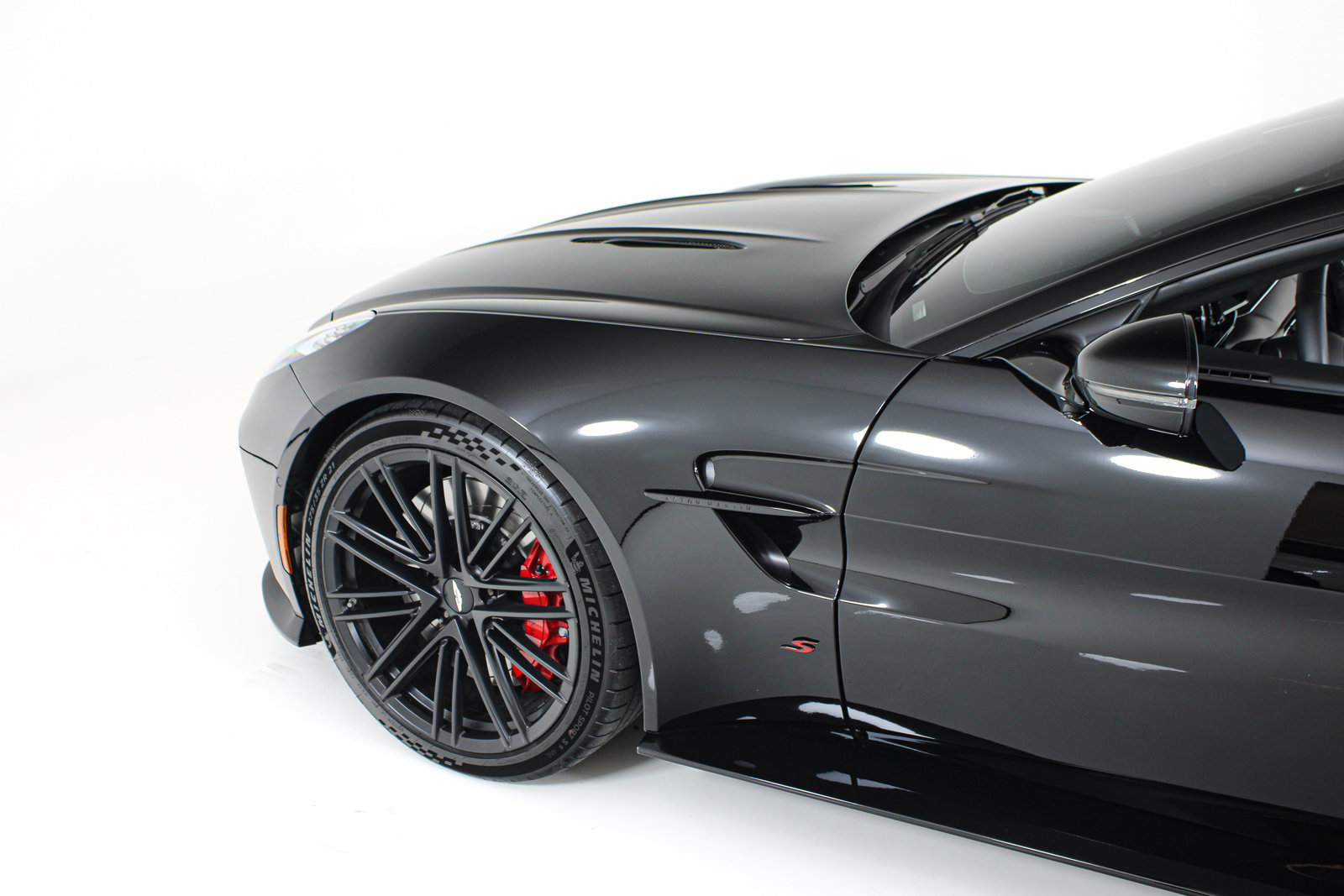 Used 2026 Aston Martin V8 Vantage S RWD image 16