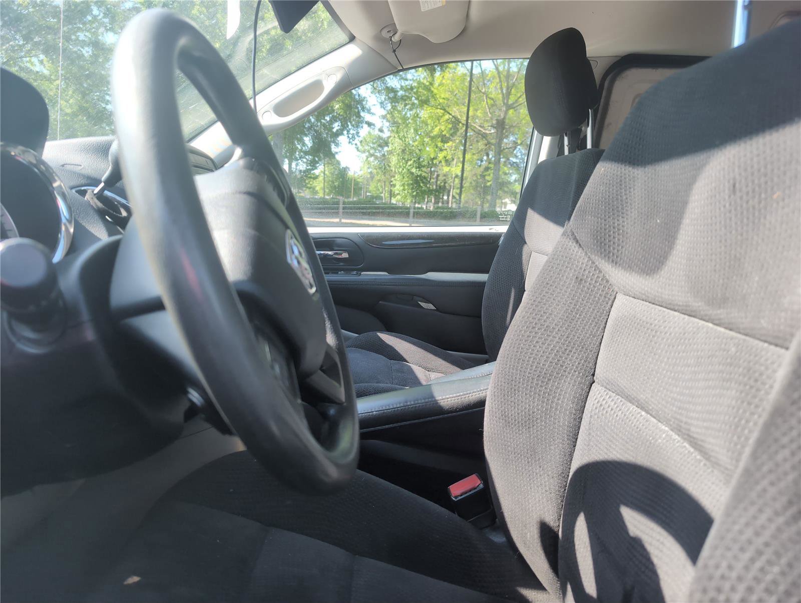 Used 2014 RAM C/V Tradesman image 2