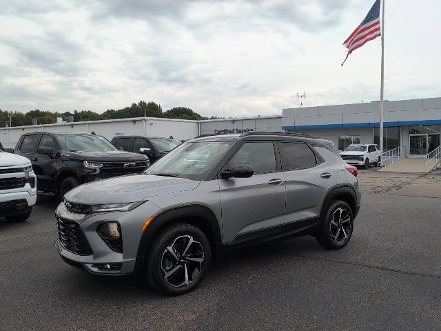 Used 2023 Chevrolet TrailBlazer RS w/ Convenience Package AWD/4WD image 2
