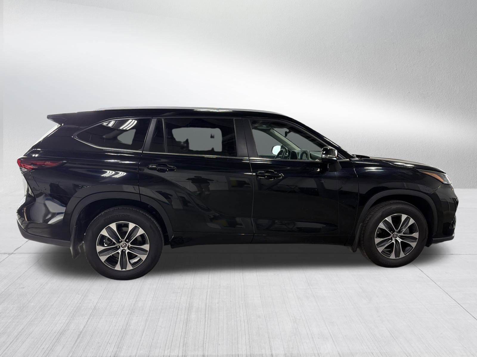 Used 2024 Toyota Highlander XLE image 8