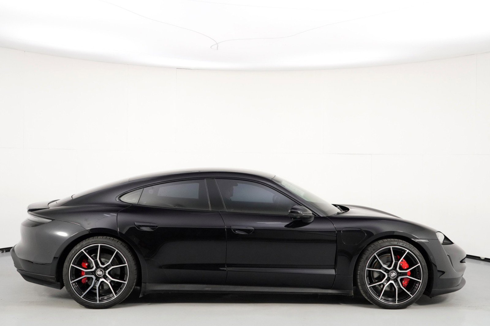 Used 2023 Porsche Taycan 4S w/ Premium Package image 56