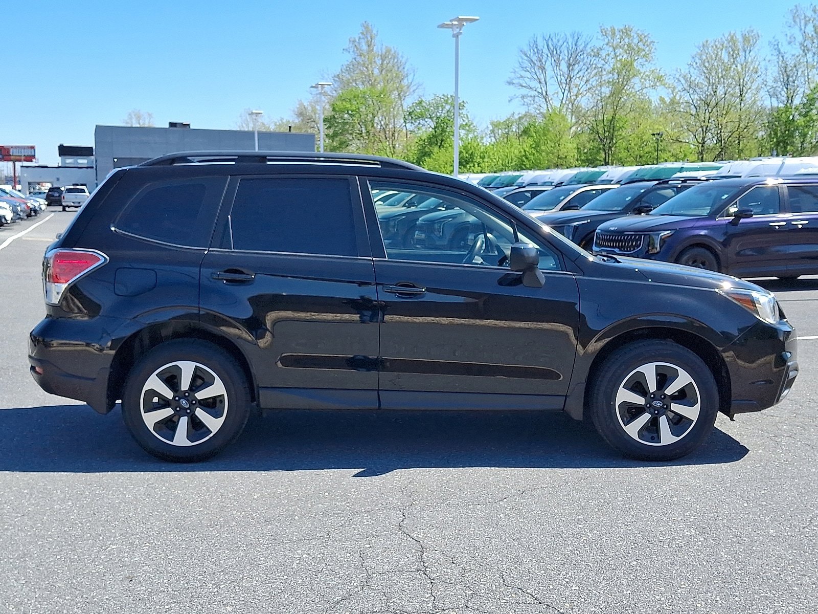 Used 2017 Subaru Forester 2.5i w/ Alloy Wheel Package image 4