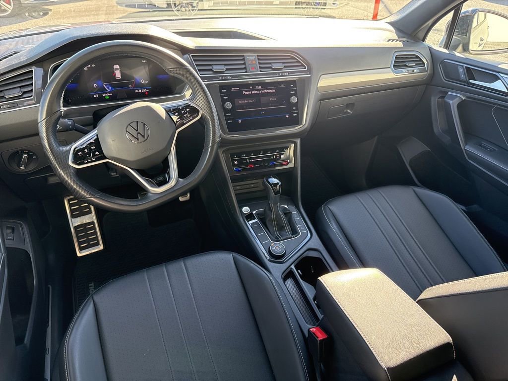 Certified 2024 Volkswagen Tiguan SE R-Line image 17
