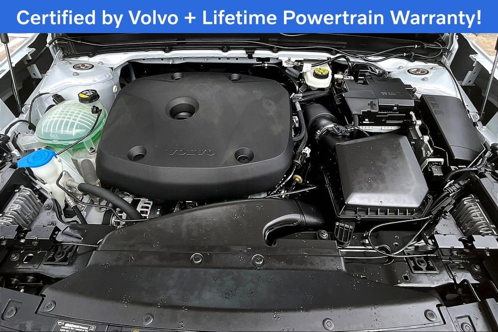 Used 2022 Volvo XC40 T5 R-Design image 12