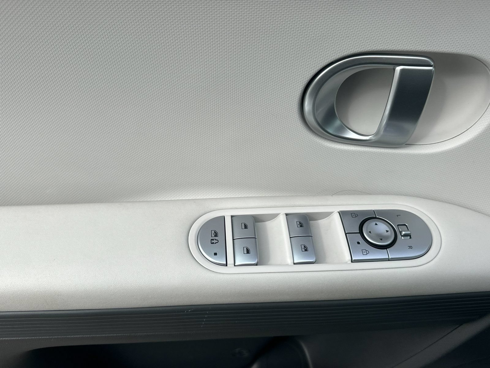 Used 2024 Hyundai Ioniq 5 SEL RWD image 11