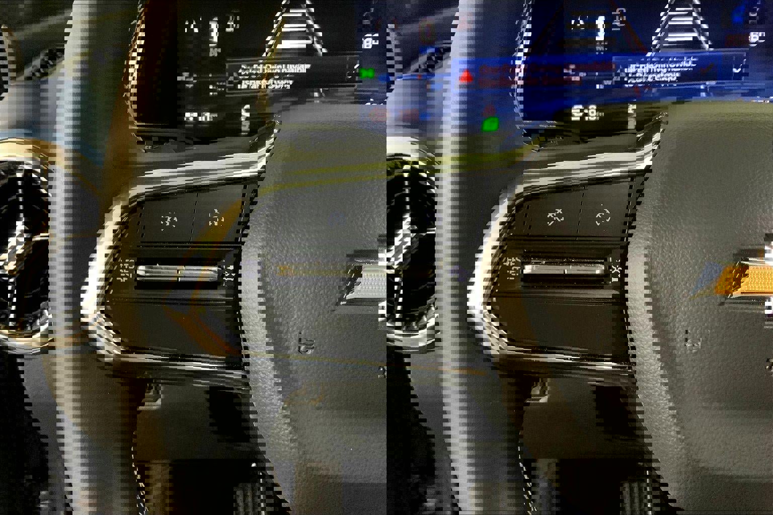 Used 2025 Chevrolet Equinox EV LT image 18