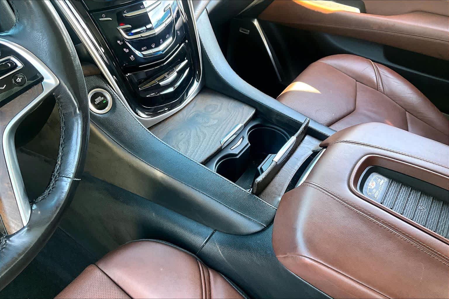 Used 2018 Cadillac Escalade ESV Luxury RWD image 17