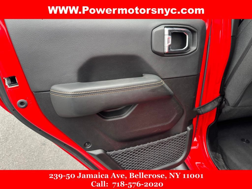 Used 2025 Jeep Wrangler Unlimited Sahara w/ Safety Group AWD/4WD image 18