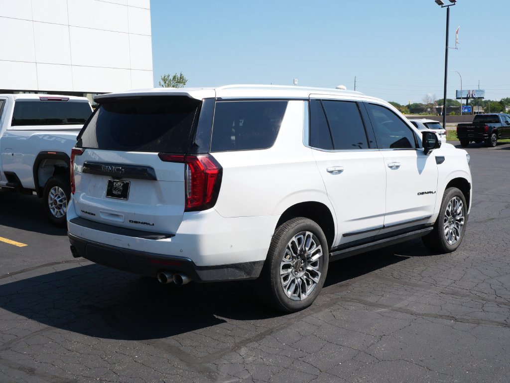 Used 2023 GMC Yukon Denali Ultimate w/ LPO, Floor Liner Package AWD/4WD image 8