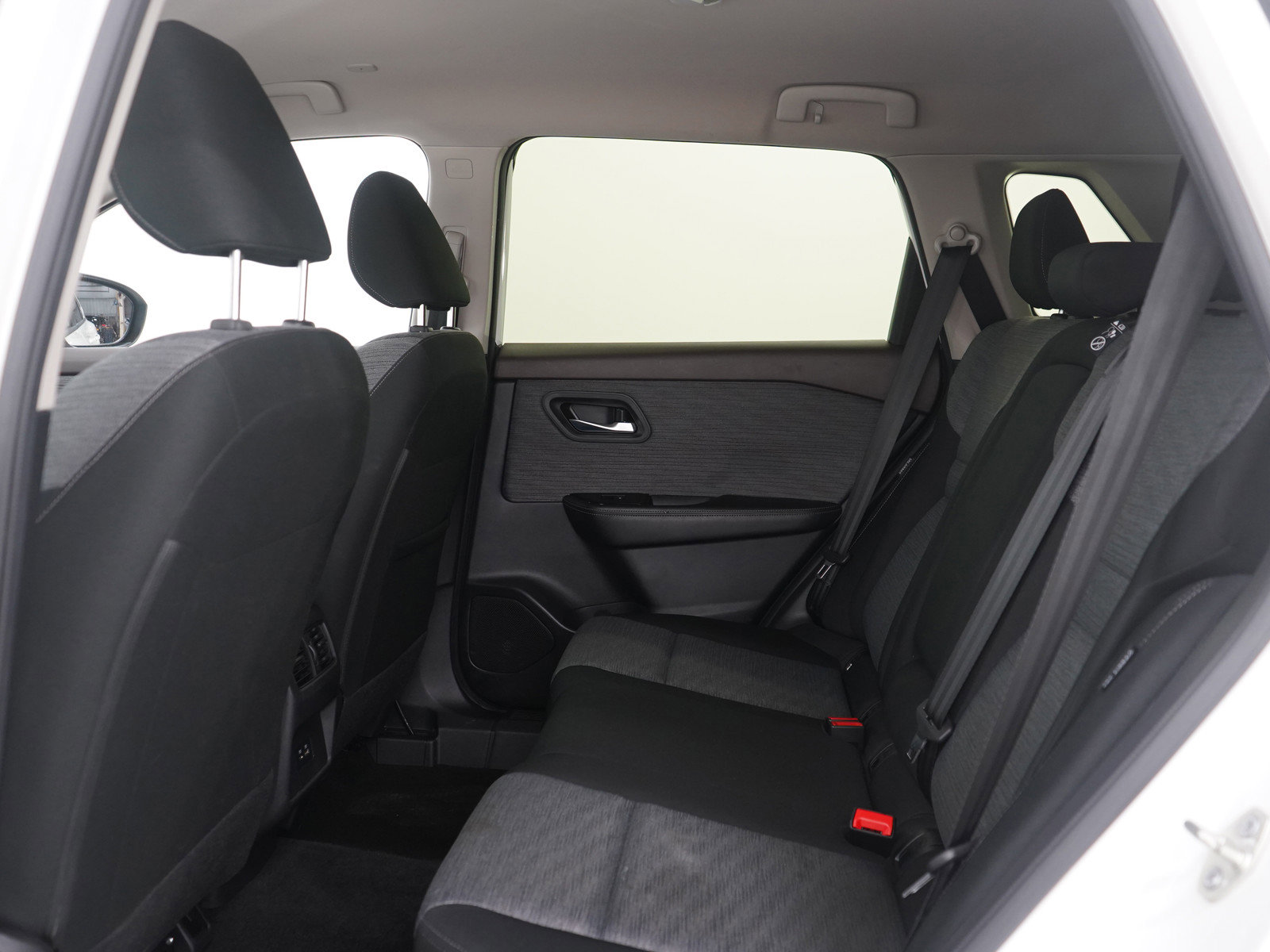 Used 2023 Nissan Rogue SV image 20