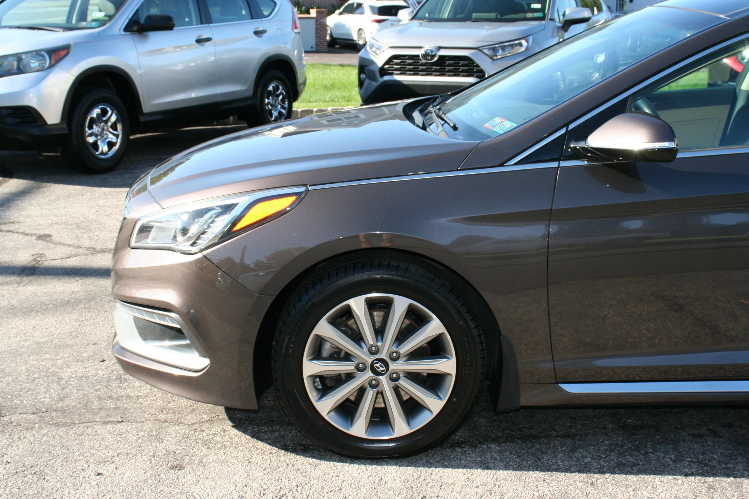 Used 2016 Hyundai Sonata Limited w/ Option Group 05 FWD image 12
