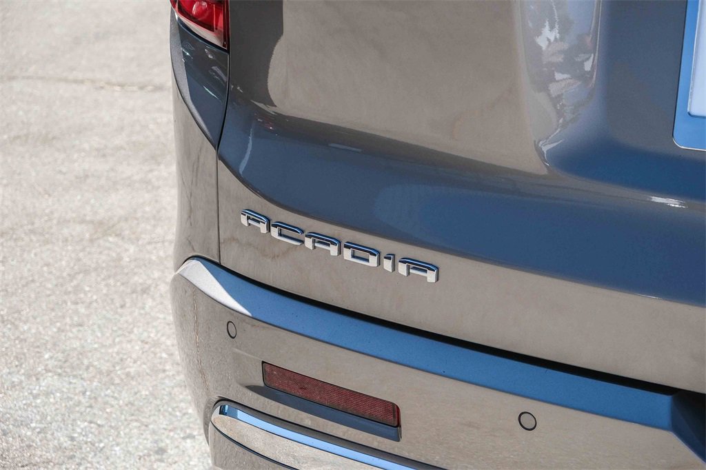 Used 2022 GMC Acadia Denali w/ Denali Ultimate Package image 8