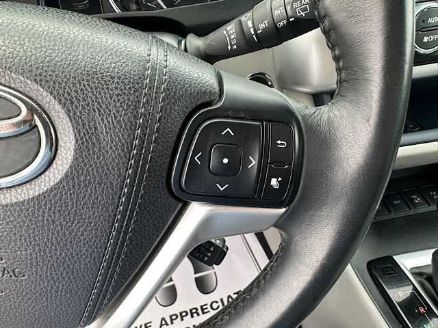 Used 2016 Toyota Highlander Limited w/ Four Season Floor Mat Package AWD/4WD image 23