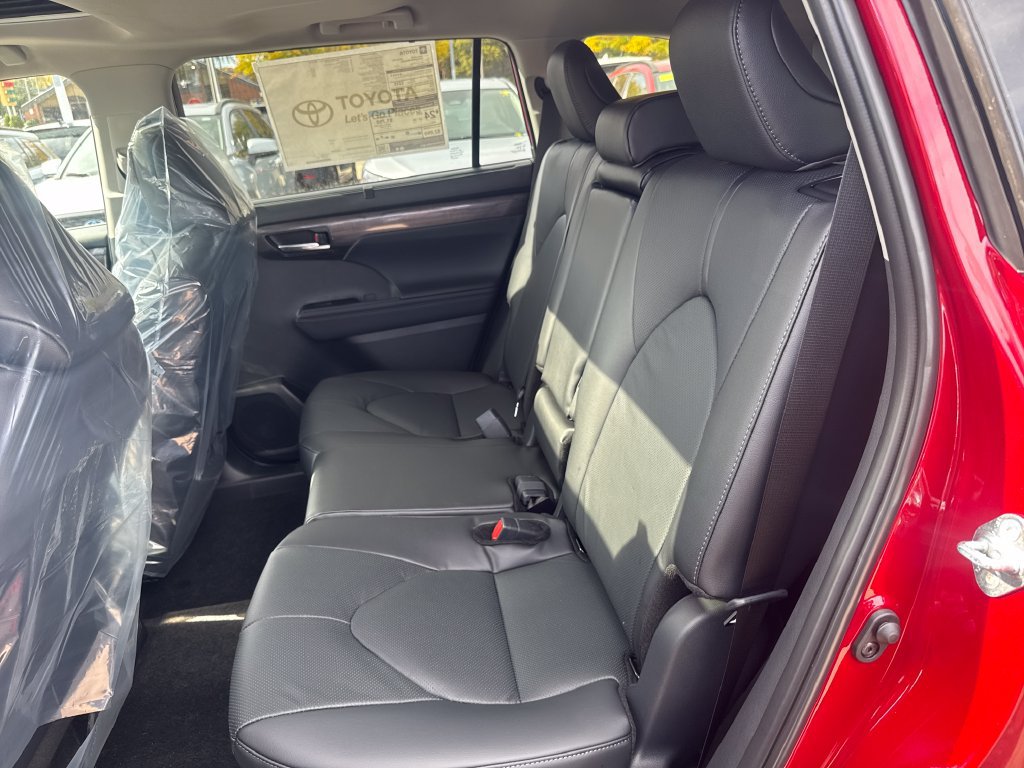 New 2026 Toyota Highlander Limited AWD/4WD image 34