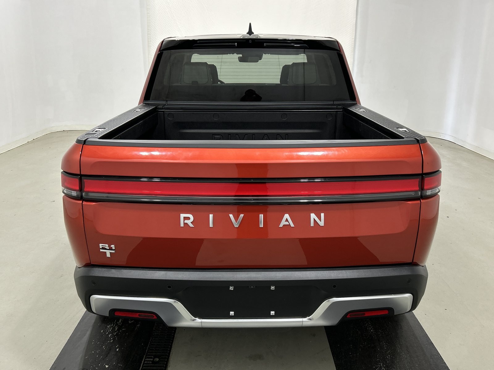 Used 2024 Rivian R1T Adventure Dual AWD/4WD image 4