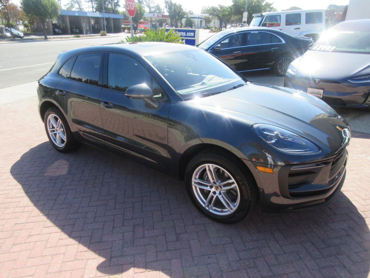 Used 2025 Porsche Macan w/ Premium Package Plus AWD/4WD image 75