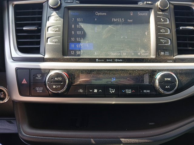 Used 2019 Toyota Highlander XLE AWD/4WD image 31