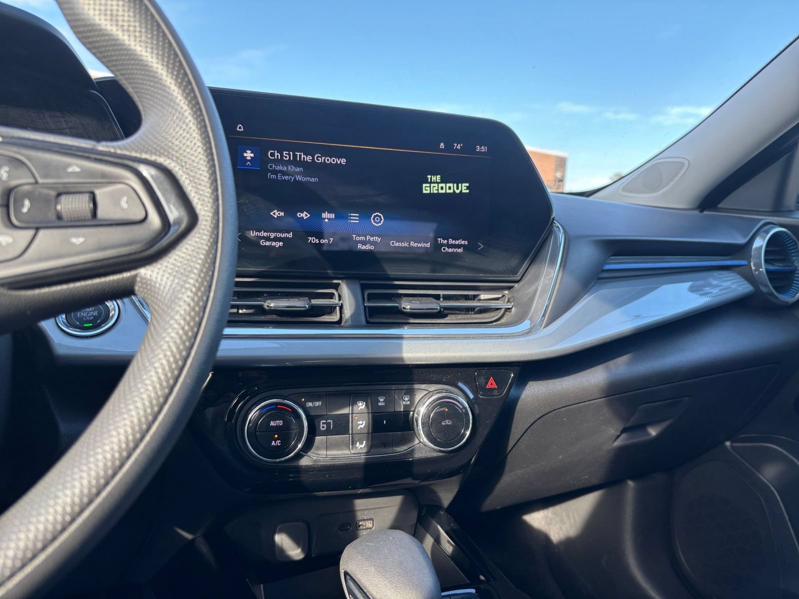 Used 2025 Chevrolet Trax LT FWD image 16