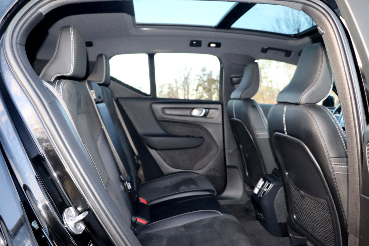 Used 2022 Volvo XC40 P8 Recharge Plus image 35