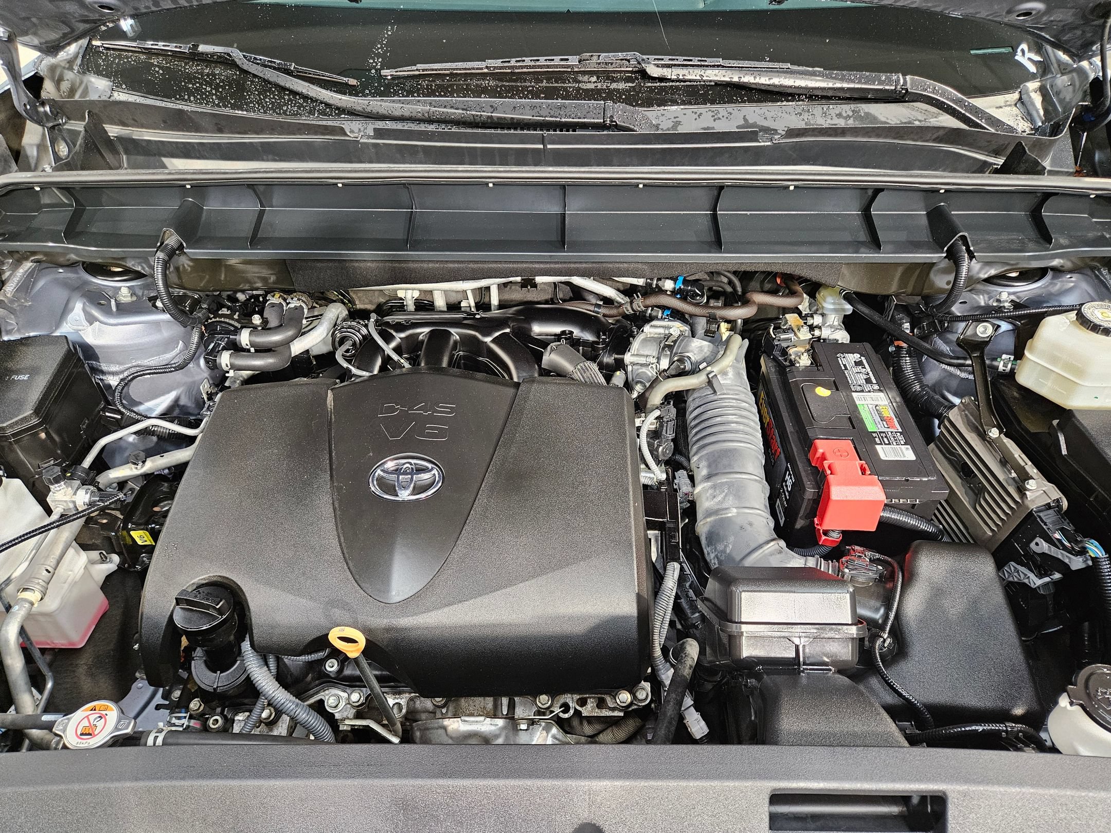 Used 2021 Toyota Highlander XLE FWD image 19