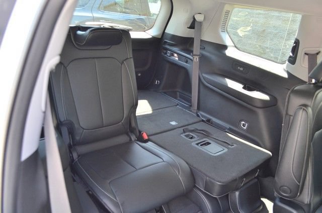 Used 2023 Jeep Grand Cherokee L Limited w/ Rear Seat Video Group I AWD/4WD image 36