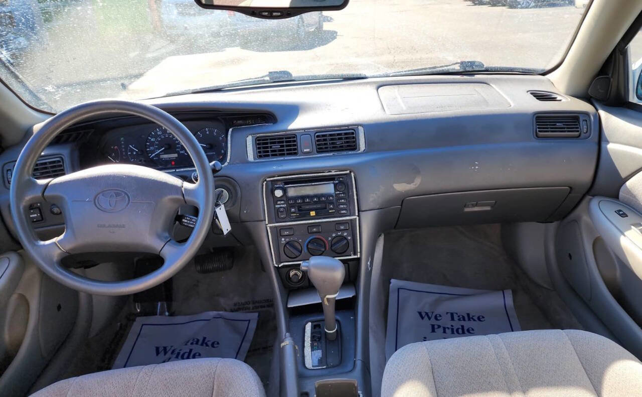 Used 2001 Toyota Camry LE FWD image 10