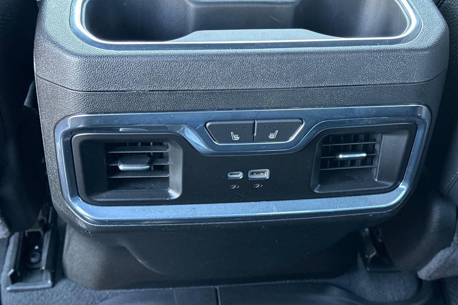 Used 2024 GMC Sierra 3500 Denali w/ Denali Reserve Package image 40