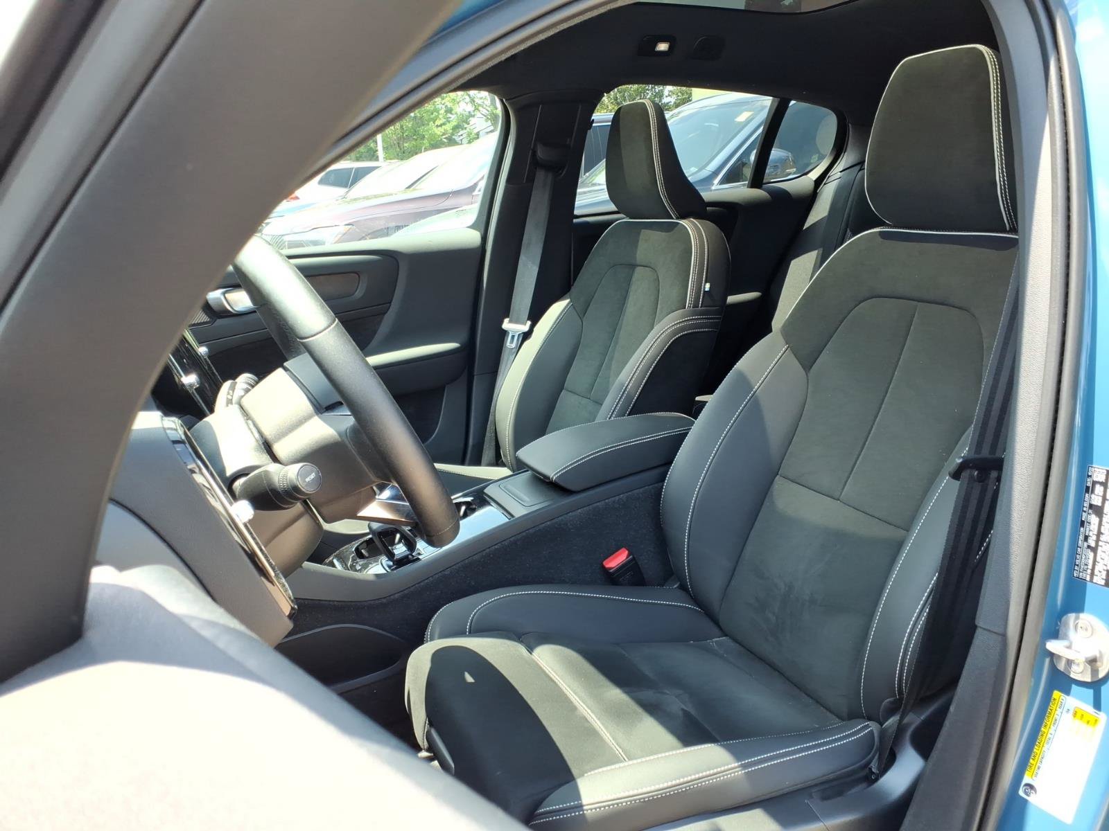 Certified 2023 Volvo C40 P8 Recharge Ultimate AWD/4WD image 3