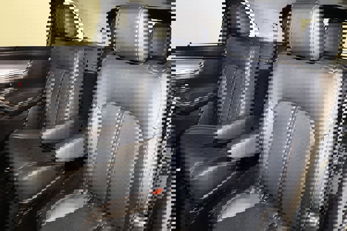 Used 2024 MAZDA CX-90 Plug-In Hybrid w/ Premium Pkg image 11