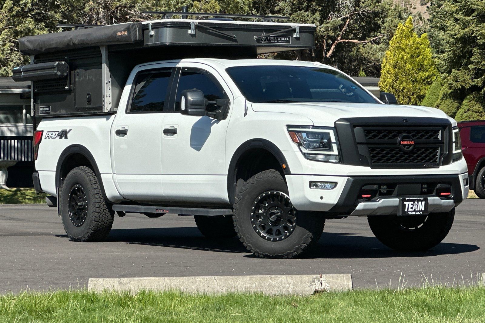 Used 2021 Nissan Titan PRO-4X w/ Pro-4x Convenience Package AWD/4WD image 2