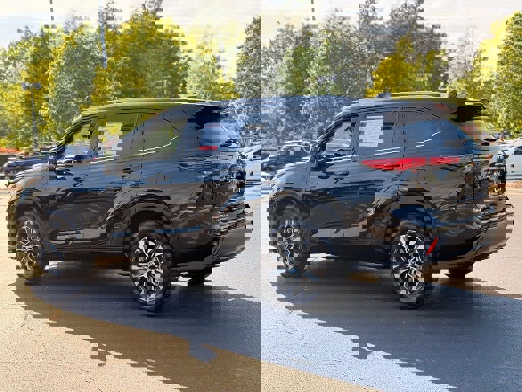 Used 2022 Toyota Highlander XLE image 11