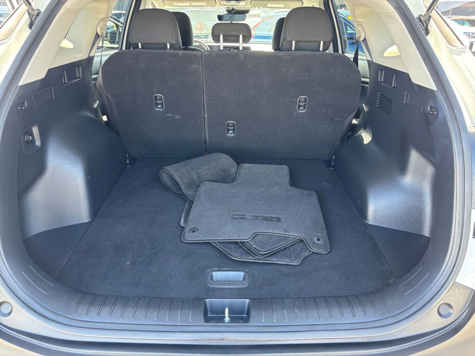 Used 2025 Kia Sportage LX FWD image 31