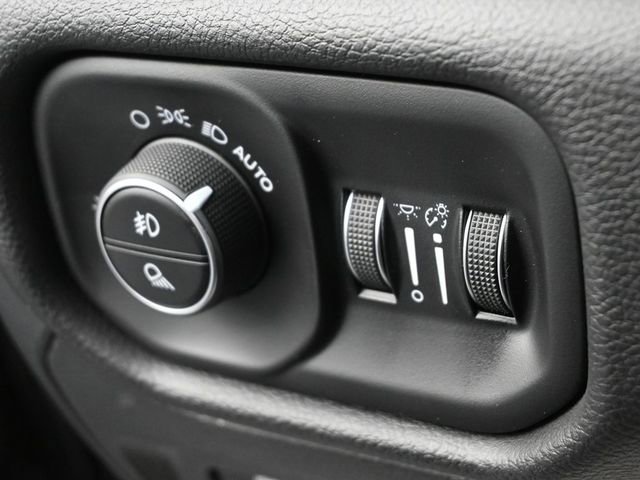 New 2026 RAM 1500 4x4 Crew Cab image 33