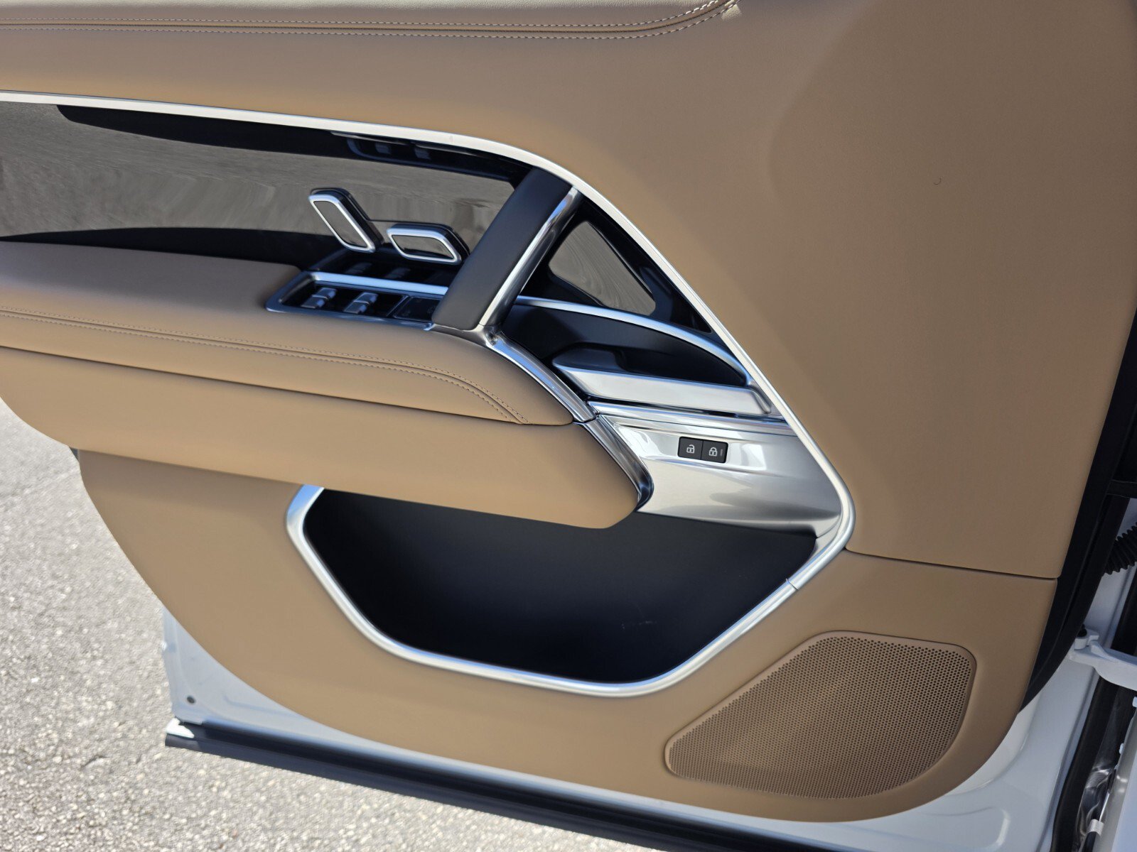 New 2026 Land Rover Range Rover SE AWD/4WD image 17