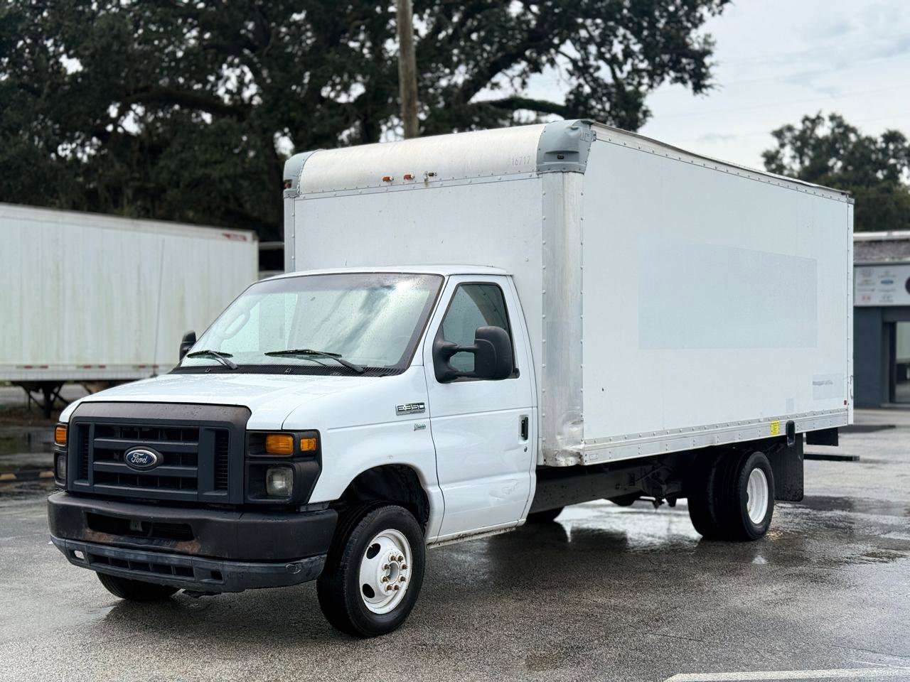 Used 2015 Ford E-350 and Econoline 350 Super Duty image 1