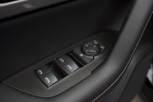 Used 2025 Chevrolet Blazer LT FWD image 13