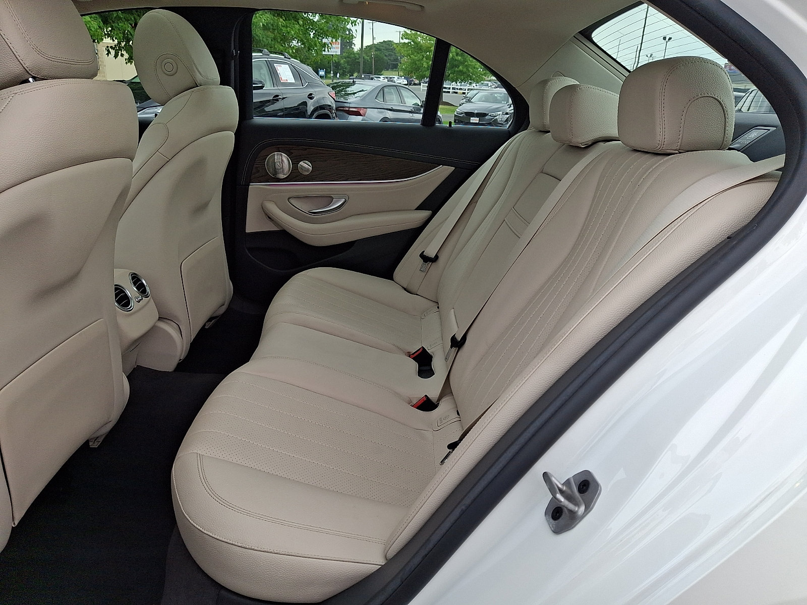 Used 2022 Mercedes-Benz E 350 4MATIC Sedan image 10