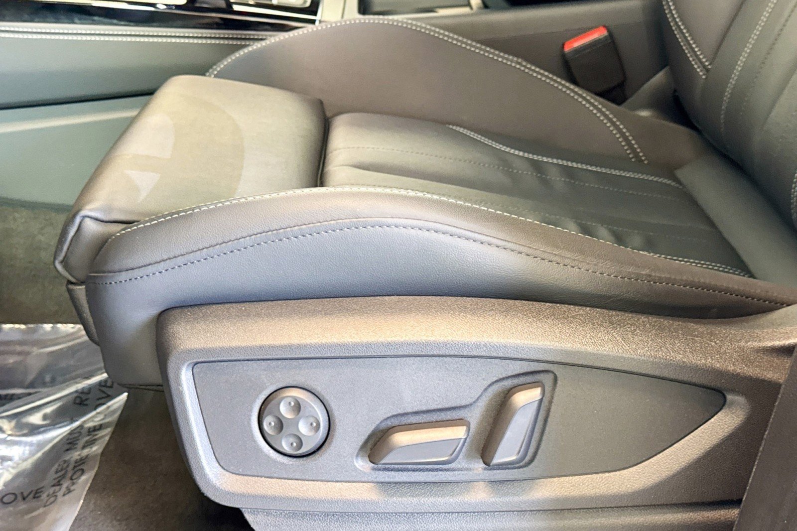 Used 2025 Audi Q5 e Premium Plus w/ Premium Plus Package AWD/4WD image 18
