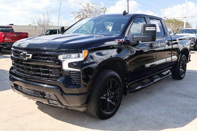 Used 2024 Chevrolet Silverado 1500 RST w/ Z71 Off-Road Package AWD/4WD image 3
