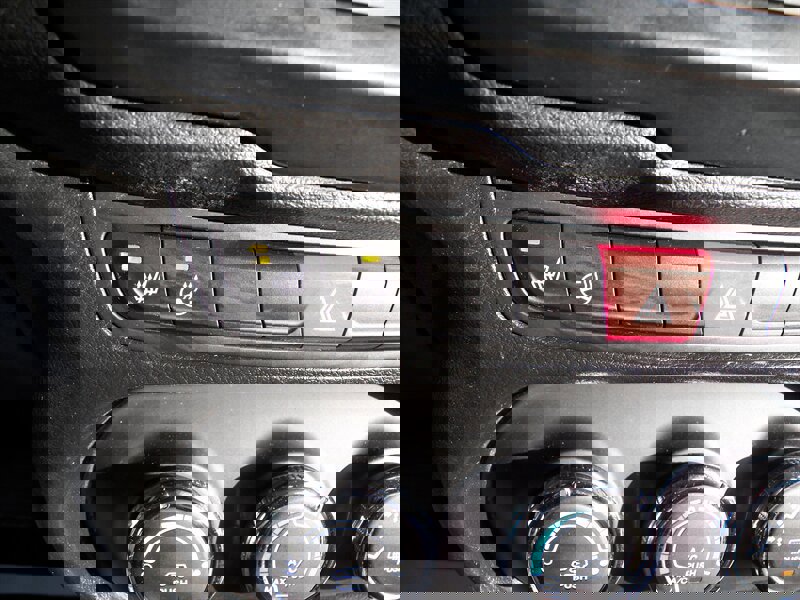 Used 2016 Jeep Renegade Latitude w/ Cold Weather Group image 15