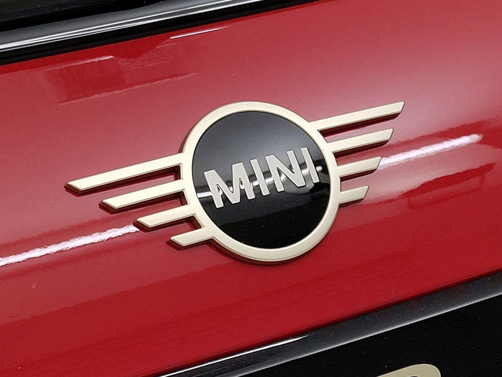 Used 2025 MINI Cooper 2-Door Hardtop image 9