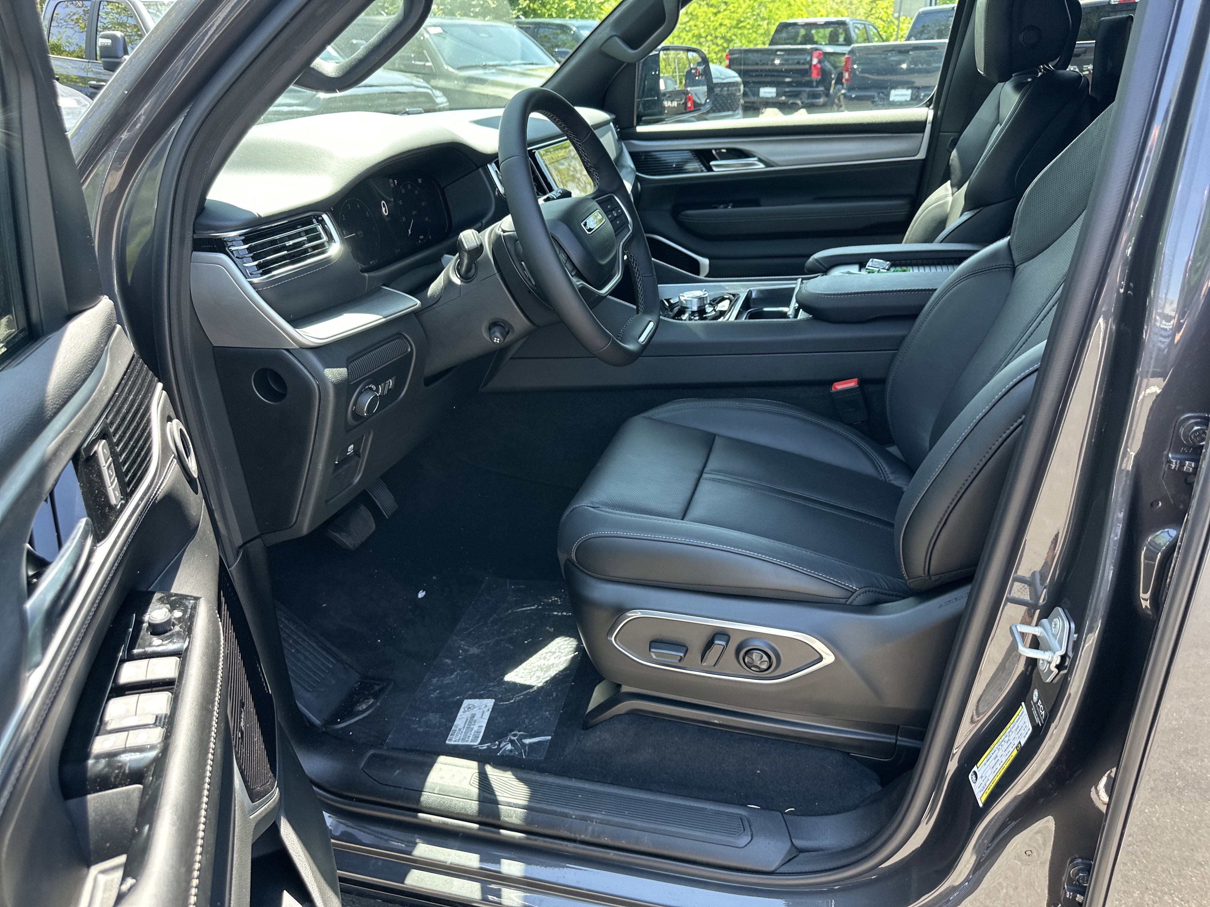 New 2026 Jeep Grand Wagoneer L Limited AWD/4WD image 27
