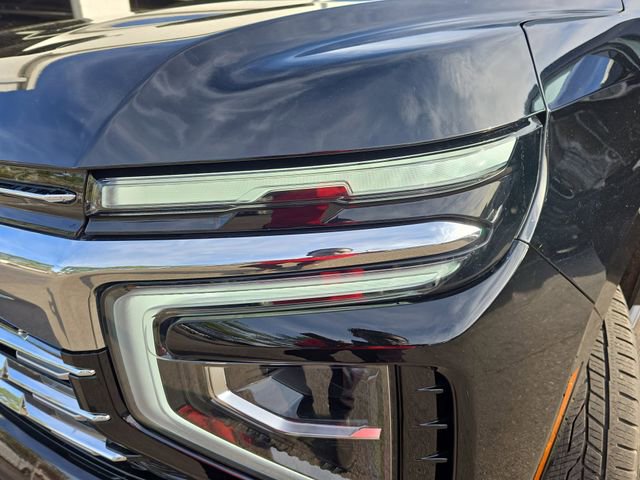 Used 2025 Chevrolet Suburban Premier image 32