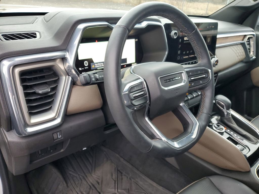 Used 2024 GMC Canyon Denali image 9