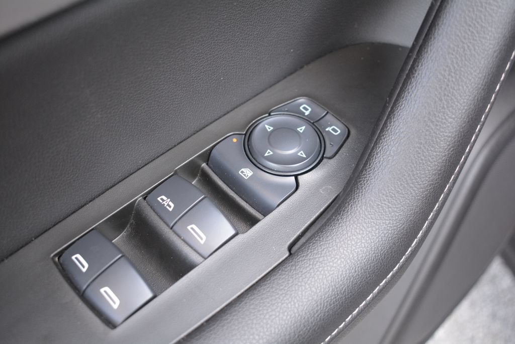 Used 2025 Chevrolet Blazer LT FWD image 8