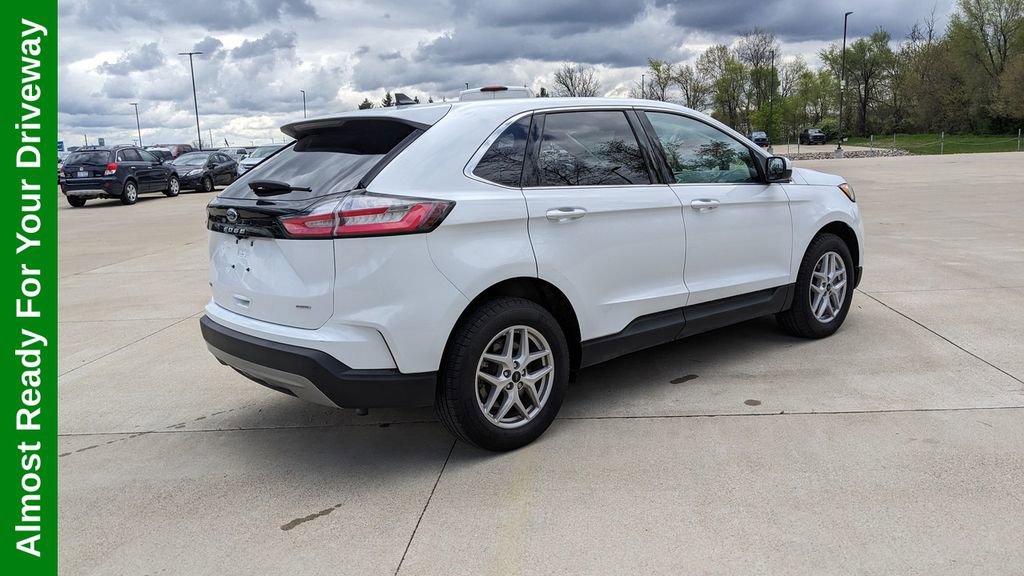Used 2024 Ford Edge SEL w/ Convenience Package AWD/4WD image 3