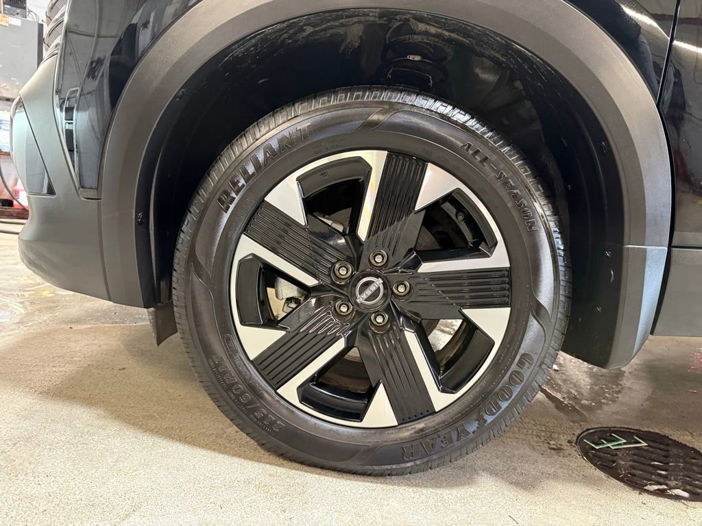 Used 2025 Nissan Kicks SV w/ Charging Package image 29